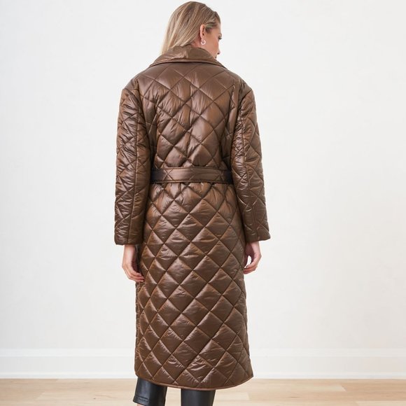 Gorgeous plus size puffer coat. Size XXL to 2 X. - Picture 8 of 11